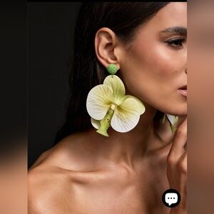 NWT! Mew Mew Large Flower Earrings